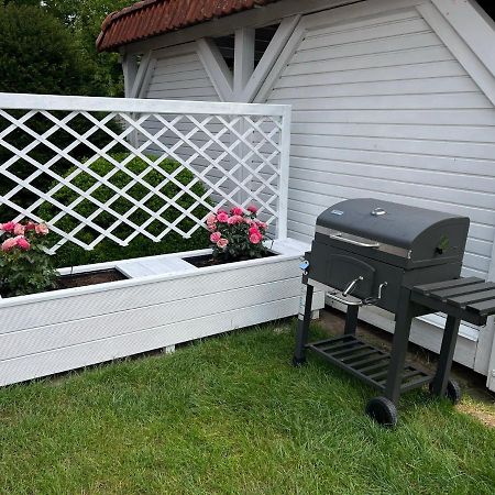 Familienfreundliche Ferienwohnung Mit Wintergarten Badow Exteriör bild