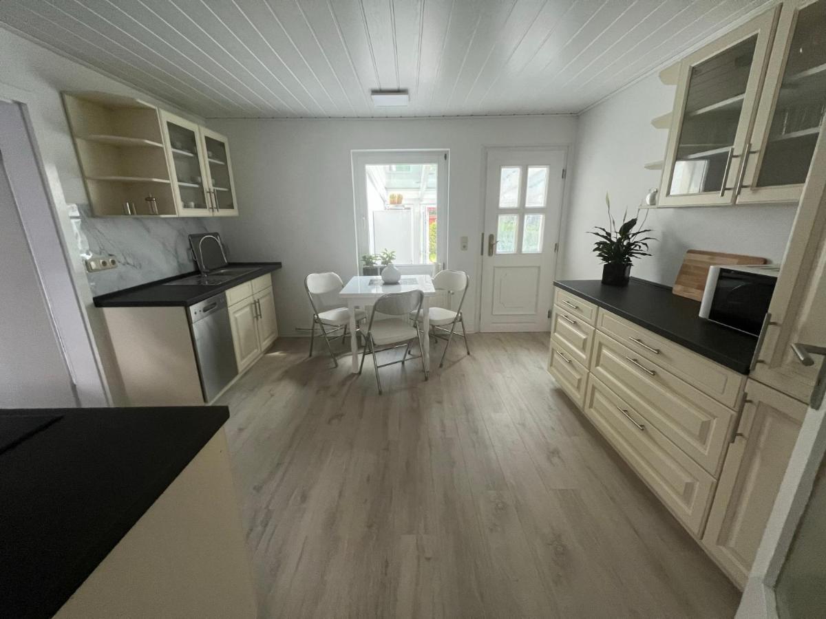Familienfreundliche Ferienwohnung Mit Wintergarten Badow Exteriör bild