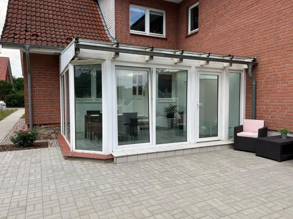 Familienfreundliche Ferienwohnung Mit Wintergarten Badow Exteriör bild