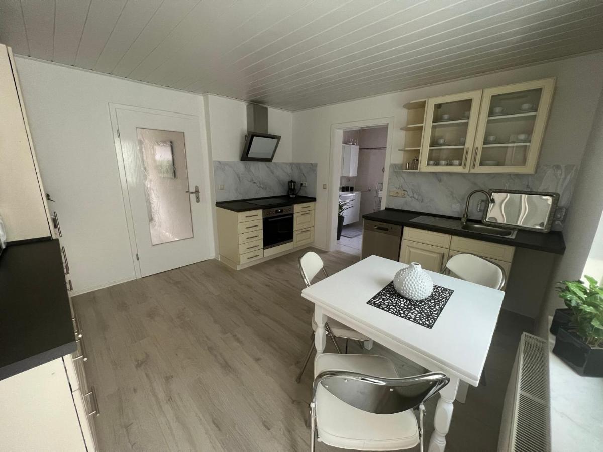 Familienfreundliche Ferienwohnung Mit Wintergarten Badow Exteriör bild